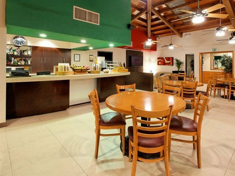 Holiday Inn Hotel & Suites Chihuahua By Ihg Dış mekan fotoğraf